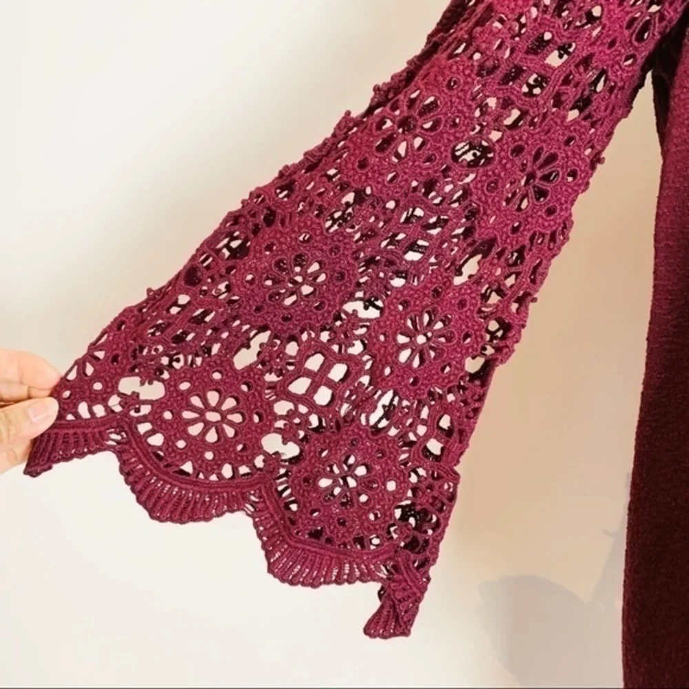 💋Anthropologie lace crochet sleeves top
